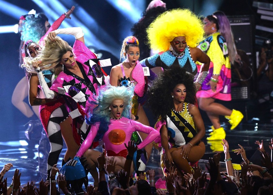 Miley Cyrus wears VMAs outfit that rips off DI$COUNT UNIVER$E
