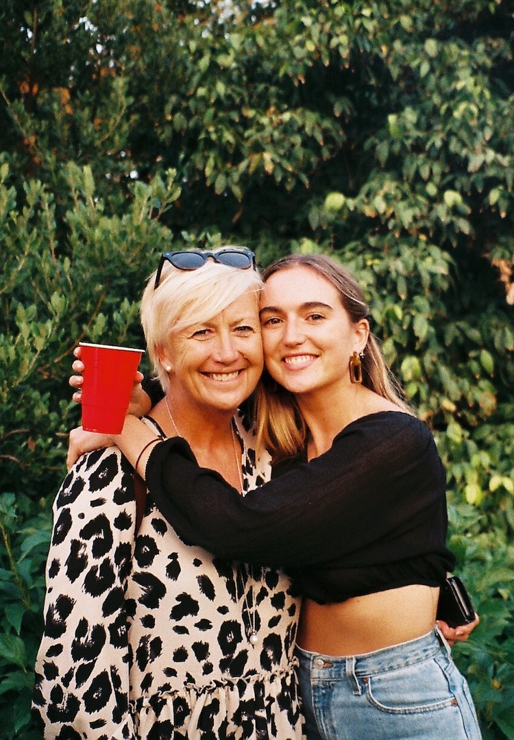 What it’s like losing a parent and navigating grief in your twenties, according to 6 young Australians