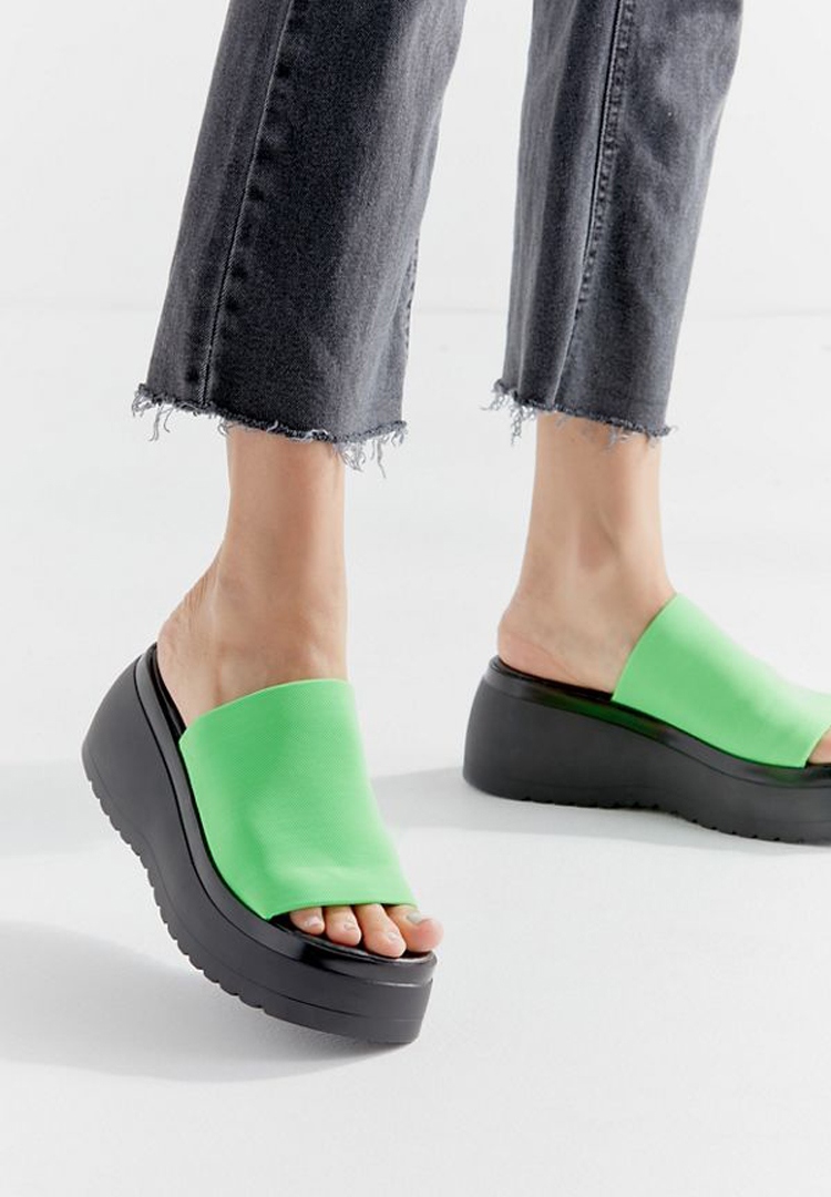 Urban Outfitters is reviving Steve Madden's platform sandals from the ...