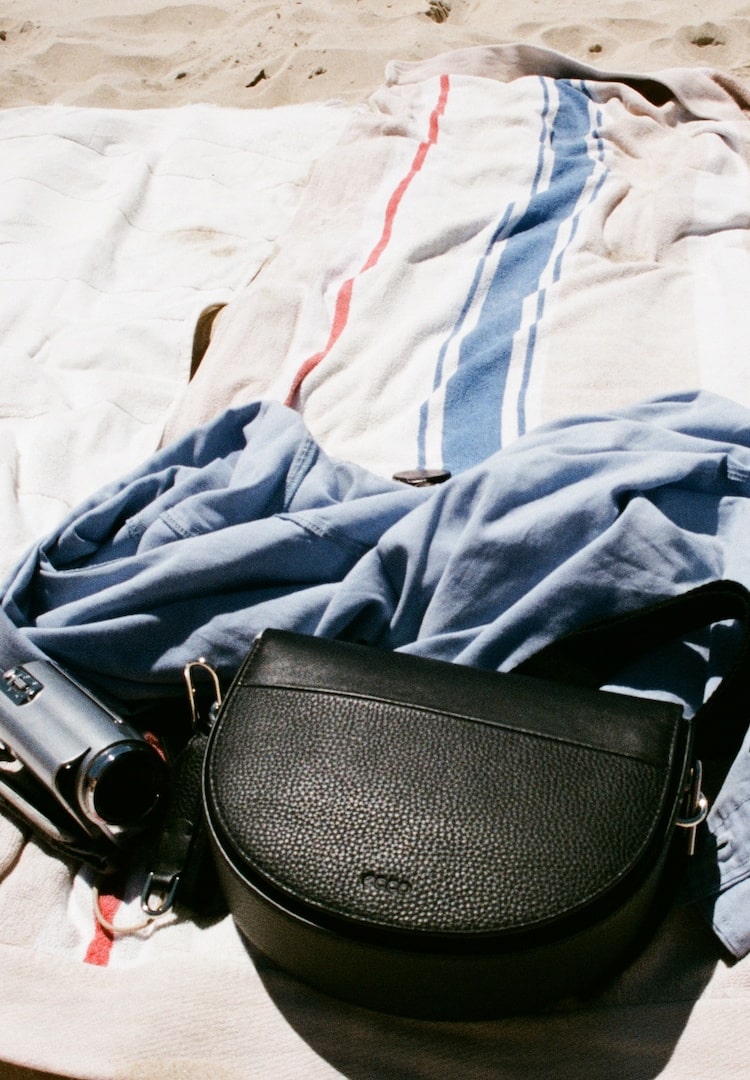 Isse rygrad forvrængning 4 Australian creatives show us their summer handbag essentials
