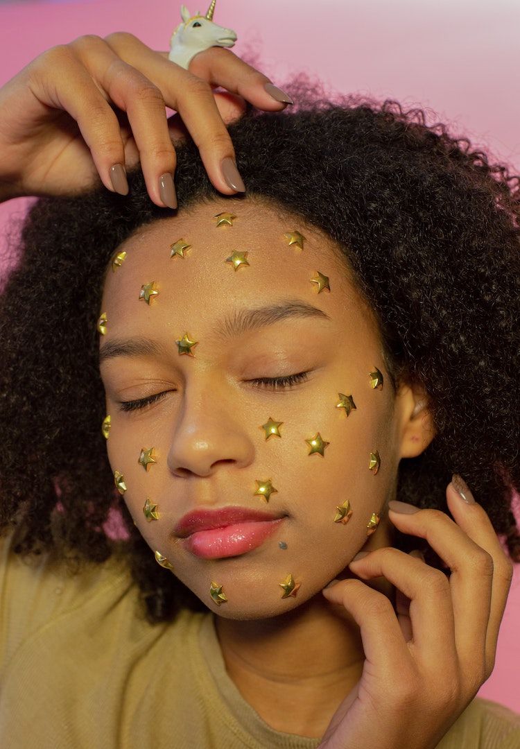 10 viral beauty TikTok techniques that no makeup artist actually uses