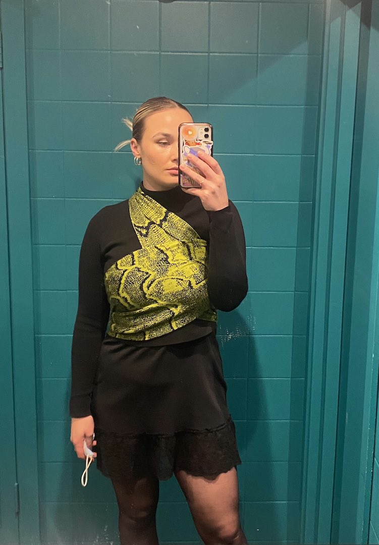 Australian stylist shows the same look worn two VERY different
