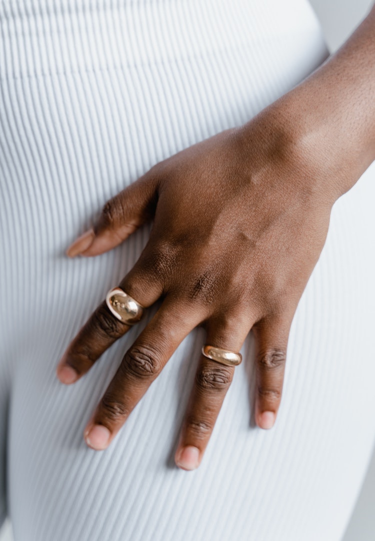What do divorced people do with their wedding rings?
