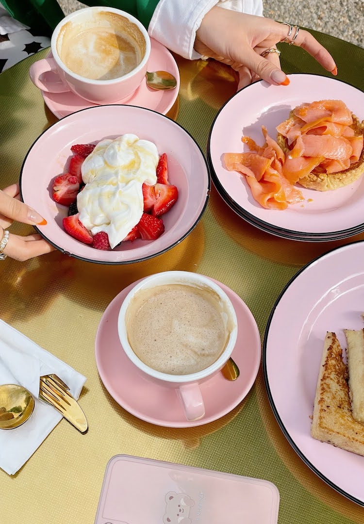 Four dieticians tell us what they eat for breakfast