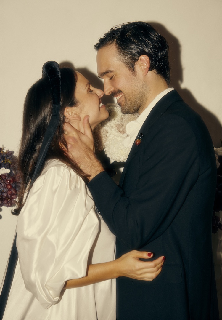 A wine bar, garlic bouquets and guest portraits: Inside Zoe and Rich’s Melbourne wedding