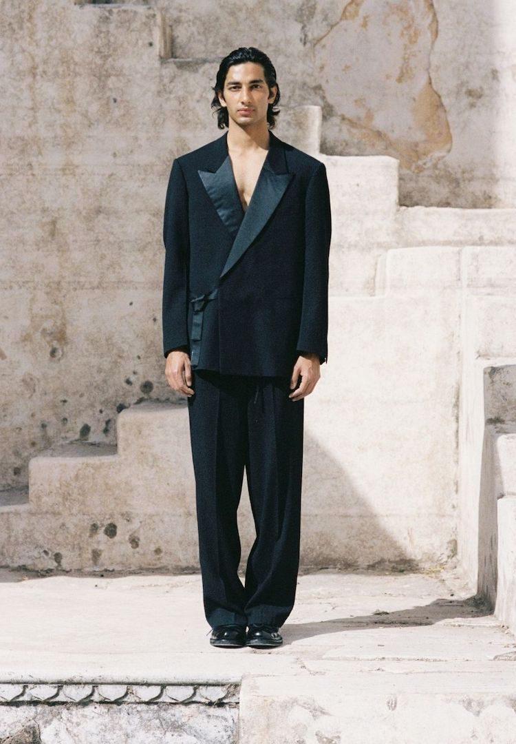 Tailoring Showroom Assistant