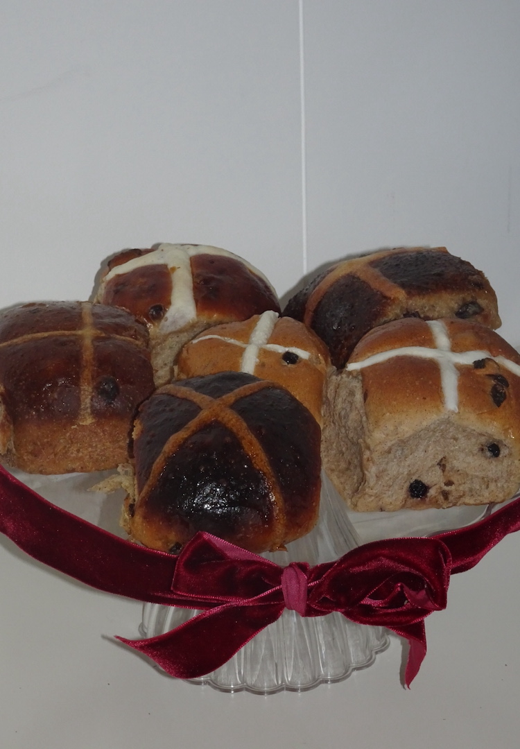 We blind-tested and ranked hot cross buns from Melbourne bakeries