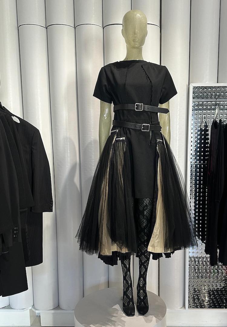 Dot Comme Moving Sale