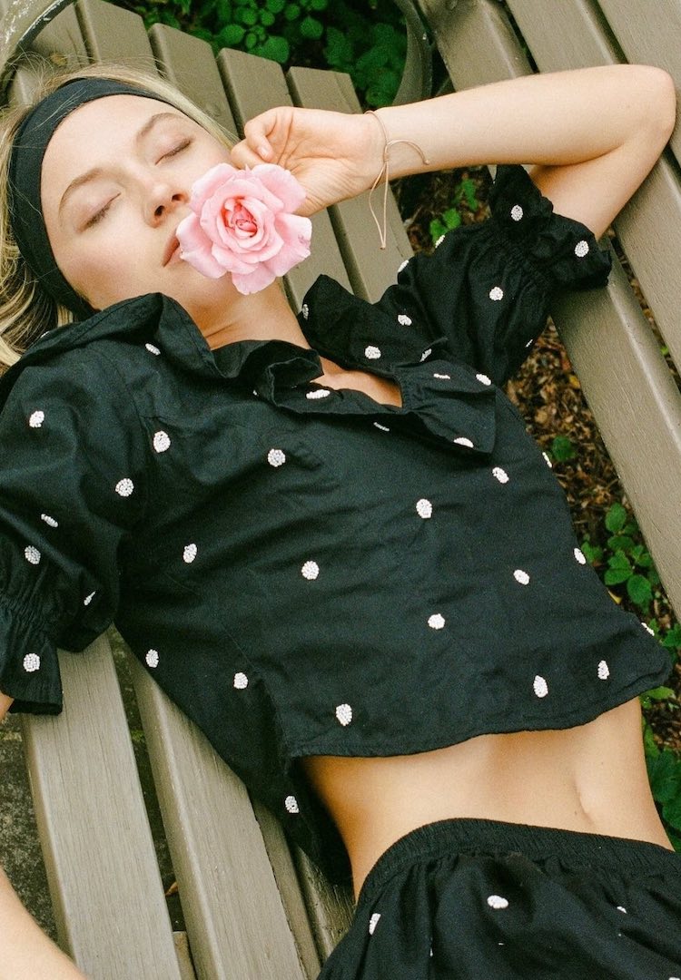 Em On Holiday Pop Up Sale
